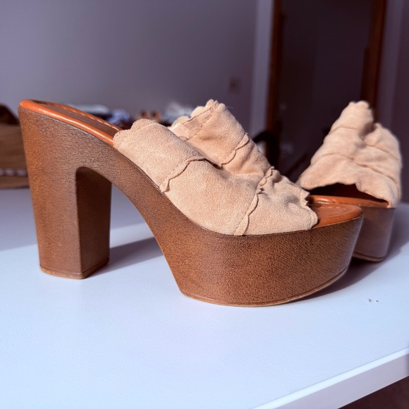 Bella Marie Taupe Suede Quilted Platform Mules - Size 7.5 - Picture 5 of 10